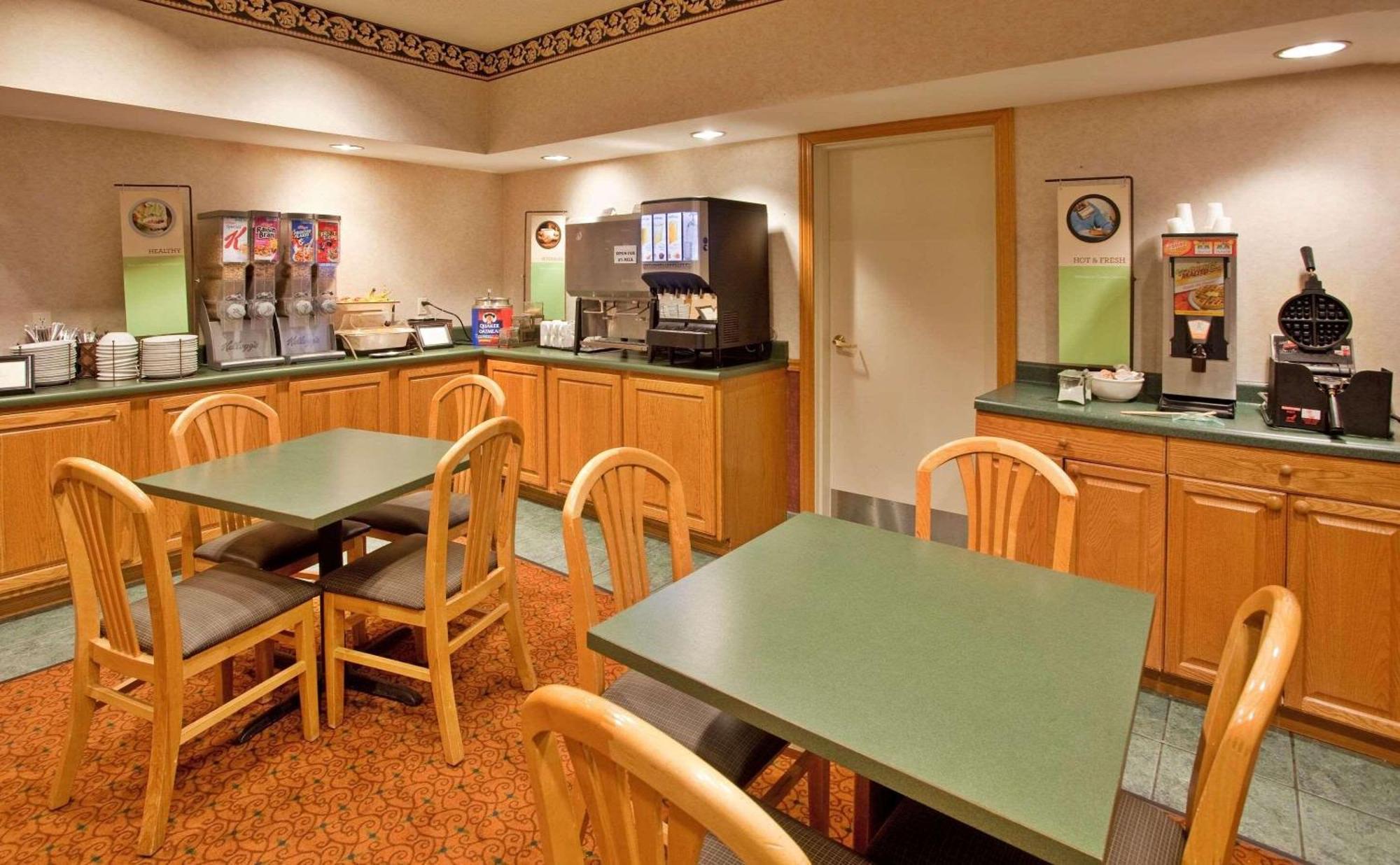 Country Inn & Suites By Radisson, Bloomington-Normal West, Il Екстериор снимка